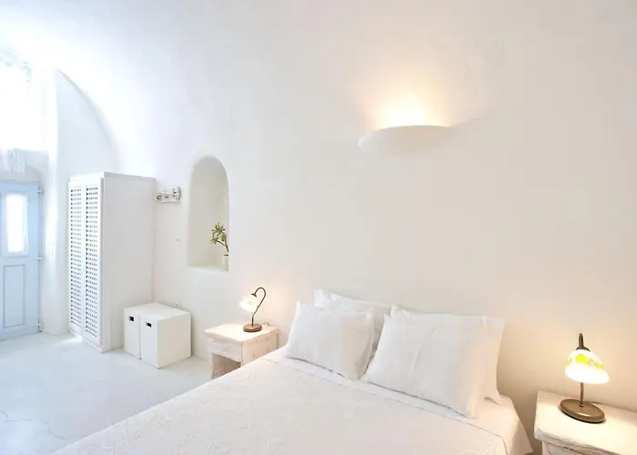 Christina'S Cave House